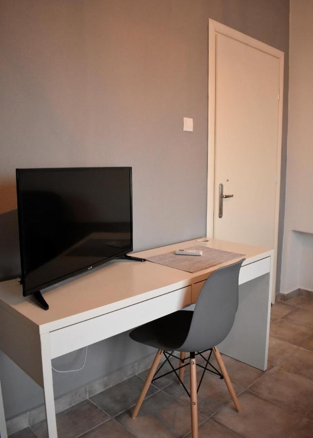 Cozy And Modern Apartment Komotiní Ngoại thất bức ảnh