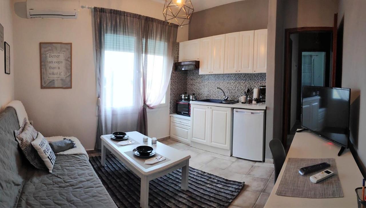 Cozy And Modern Apartment Komotiní Ngoại thất bức ảnh