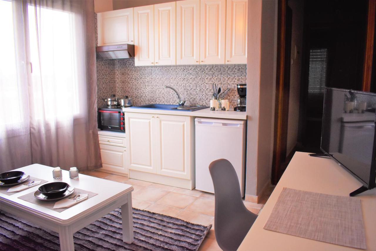Cozy And Modern Apartment Komotiní Ngoại thất bức ảnh